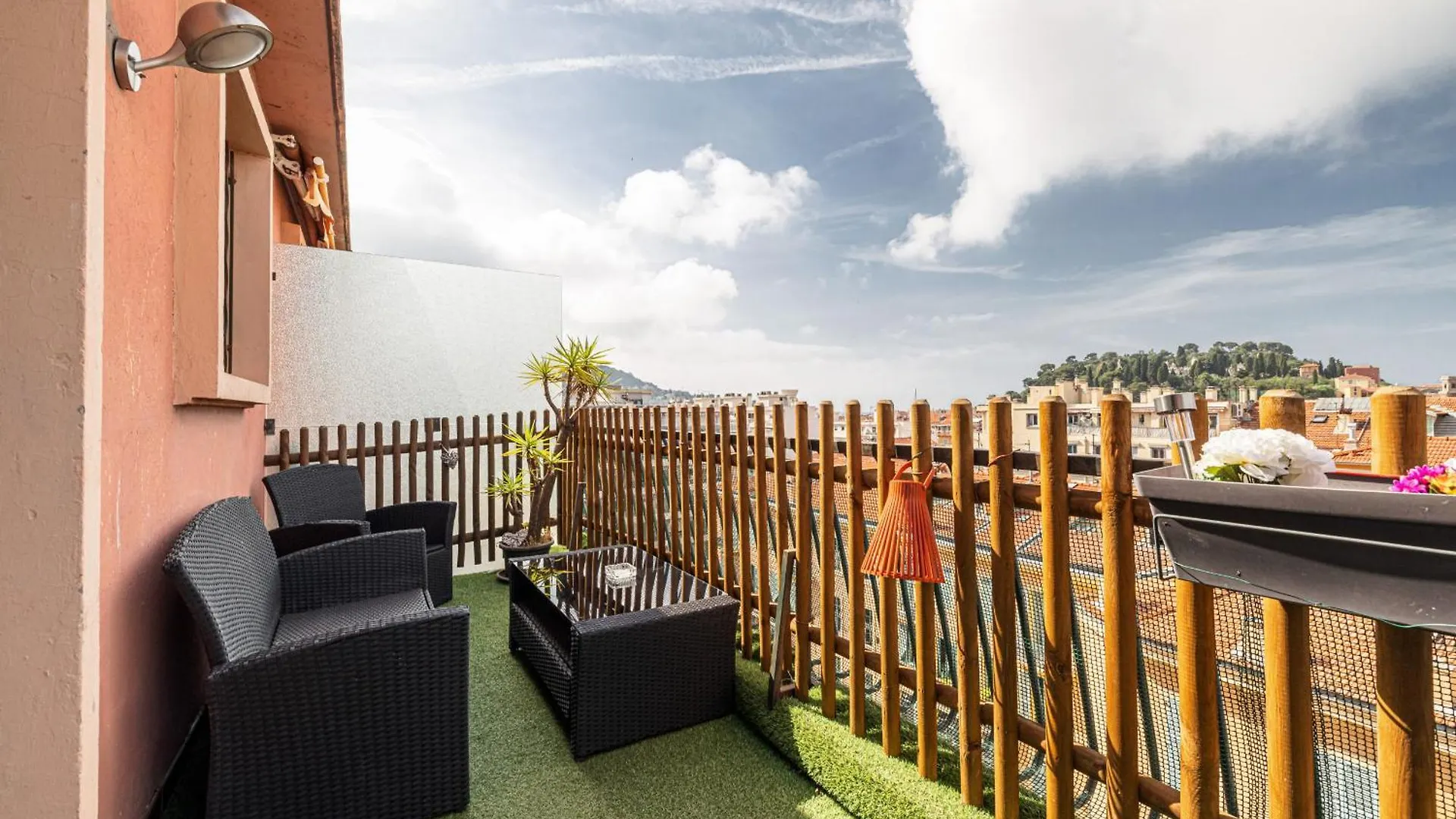 Open Sky Terrace Lage 1 Bdr & Parking Apartment Nice