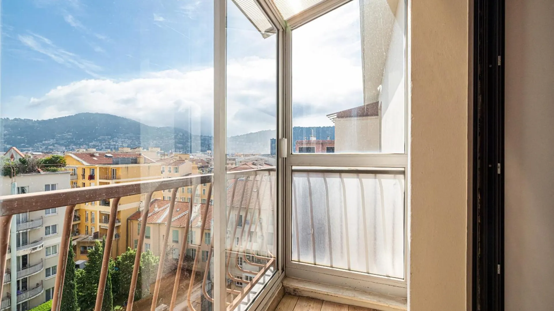 Open Sky Terrace Lage 1 Bdr & Parking Apartment Nice 0*,