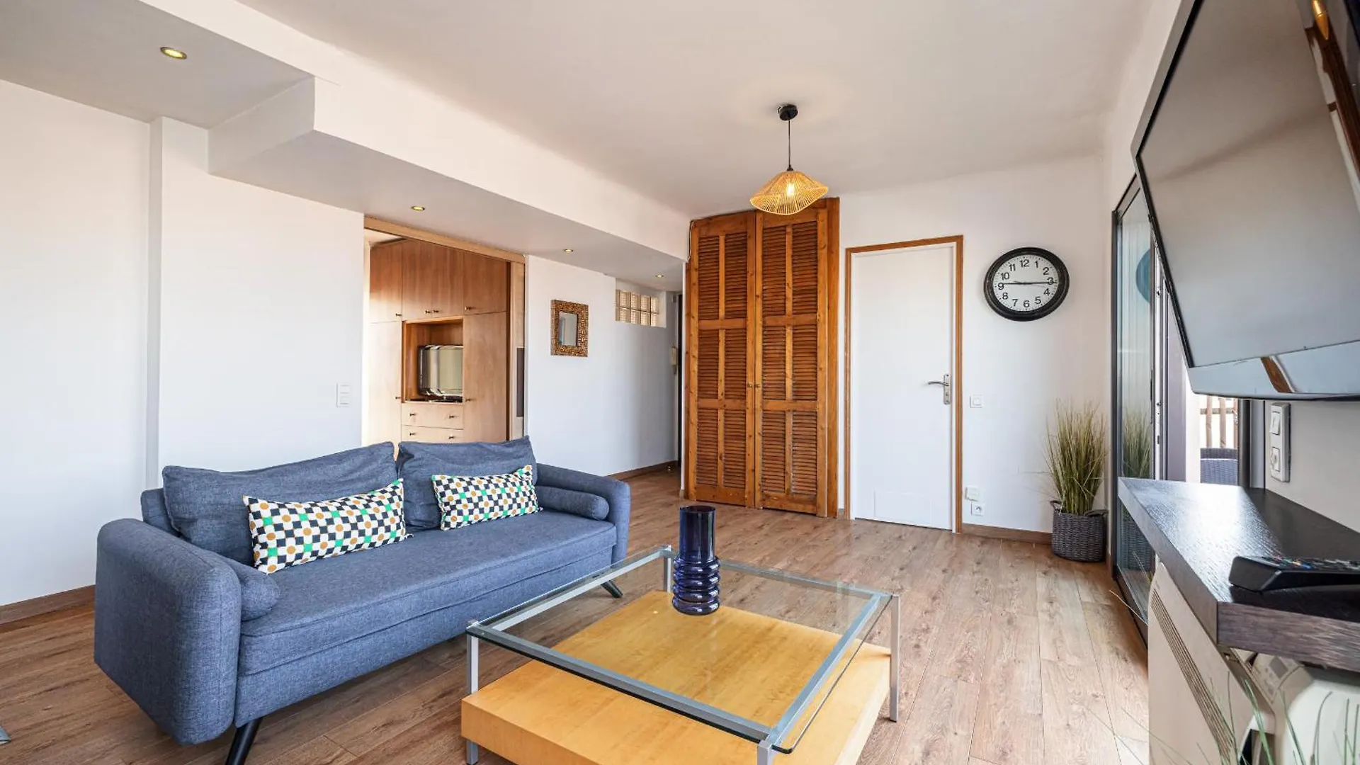 Open Sky Terrace Lage 1 Bdr & Parking Apartment Nice 0*,  France