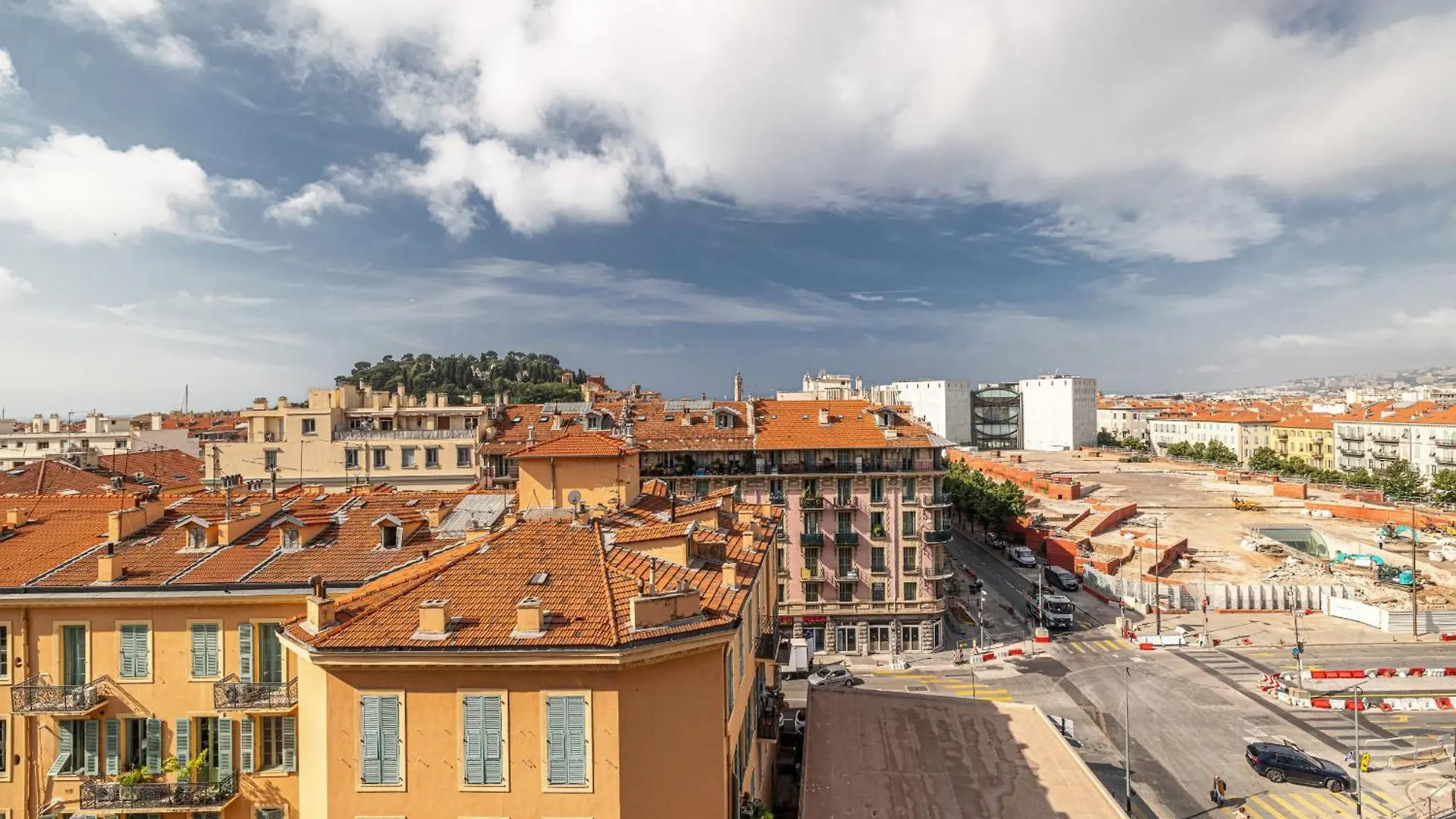 Open Sky Terrace Lage 1 Bdr & Parking Apartment Nice