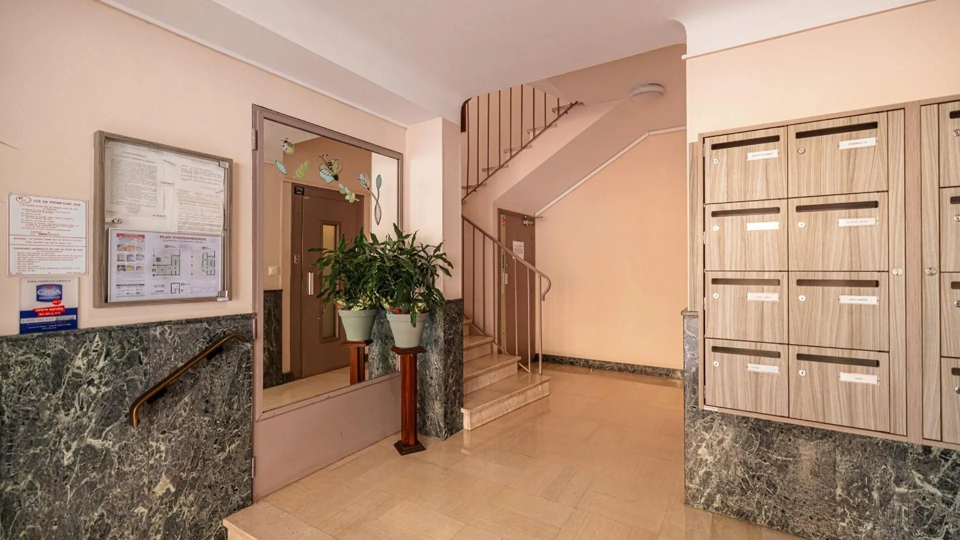 Open Sky Terrace Lage 1 Bdr & Parking Apartment Nice