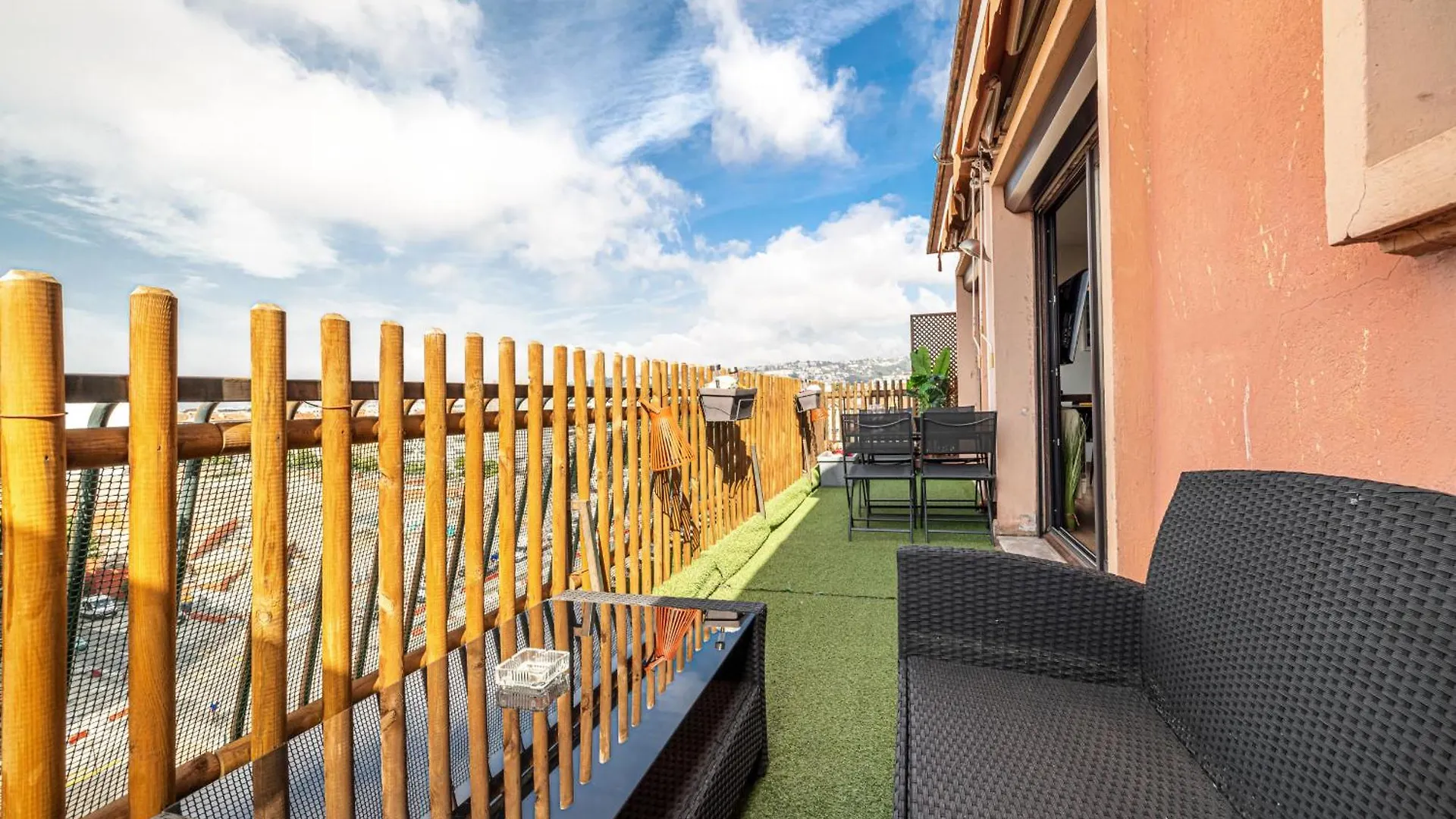 Open Sky Terrace Lage 1 Bdr & Parking Apartment Nice