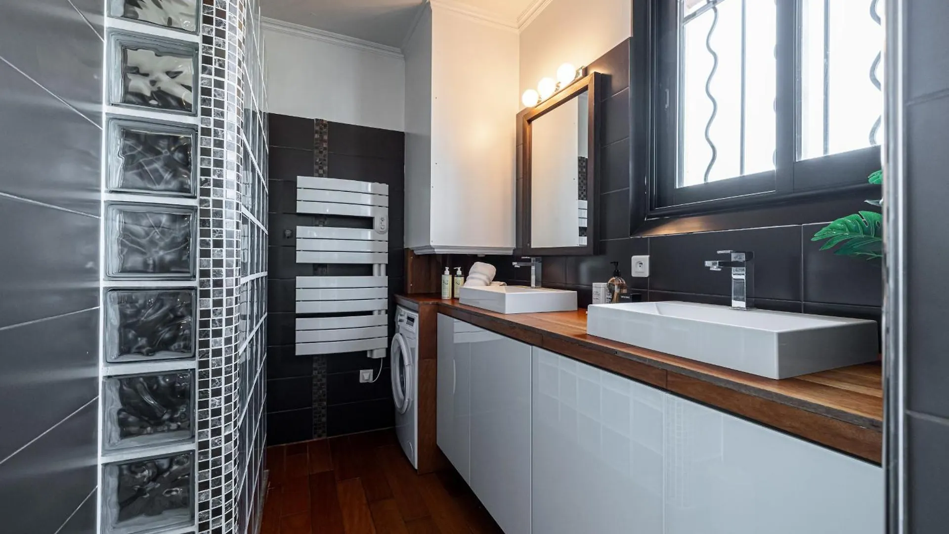 Open Sky Terrace Lage 1 Bdr & Parking Apartment Nice