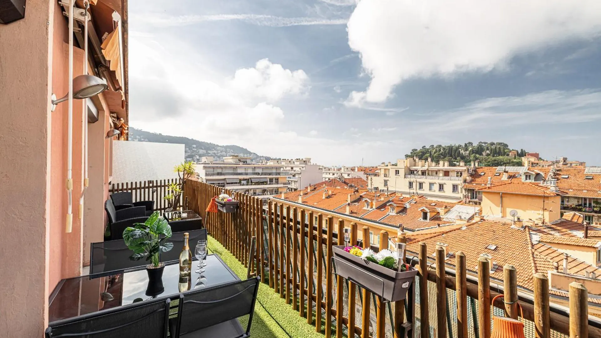 Open Sky Terrace Lage 1 Bdr & Parking Apartment Nice