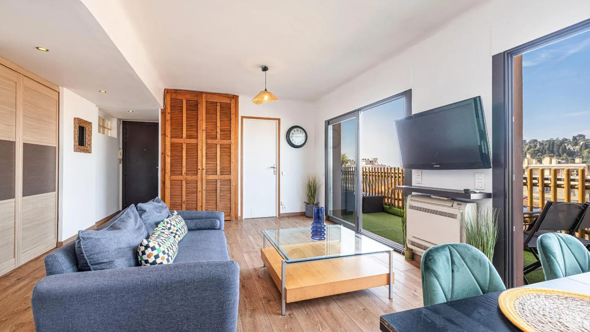 Open Sky Terrace Lage 1 Bdr & Parking Apartment Nice 0*,  France
