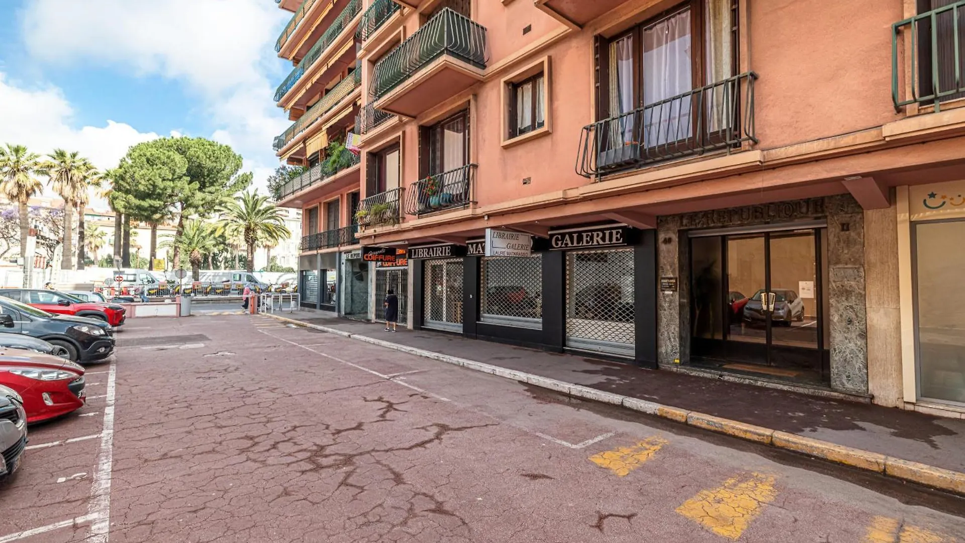 Open Sky Terrace Lage 1 Bdr & Parking Apartment Nice
